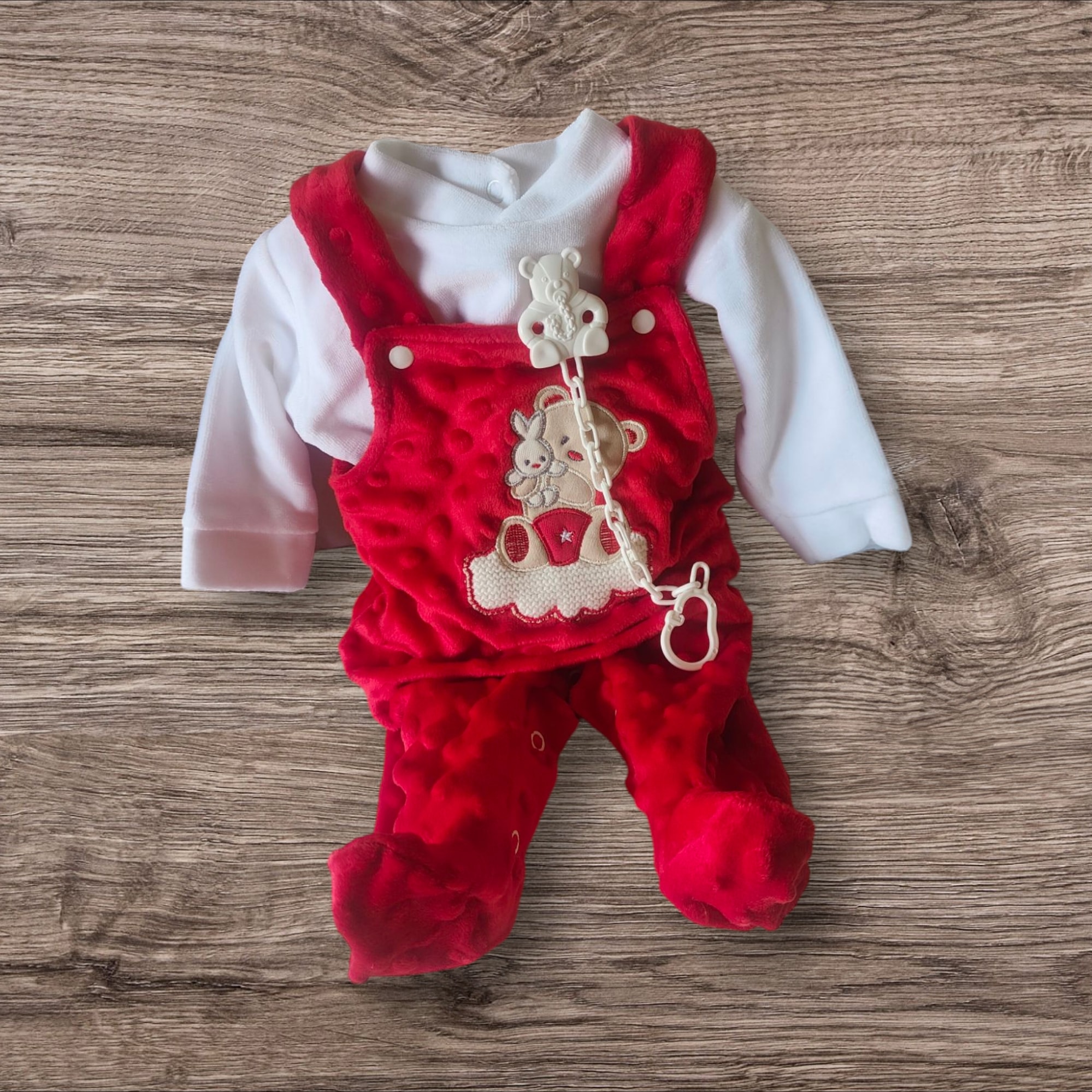 Pyjama 3 mois Pyjama 3 mois 80%coton 20% polyester avec attache tétine.